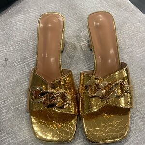 Dress sandal, gold metallic, chain across top, 2 1/2 inch heel